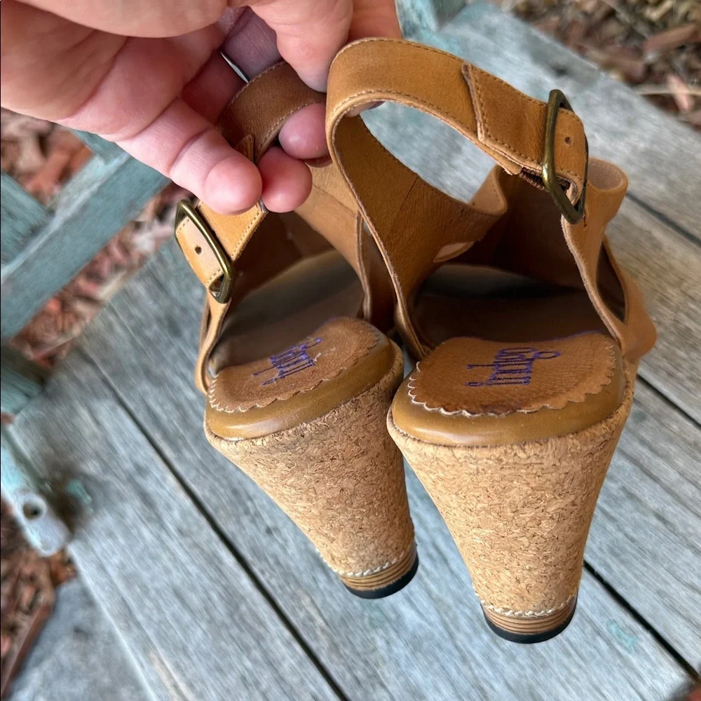 Indigo by Clark’s Women's 12M Tan Adjustable Strappy Cork Wedge Sandals
